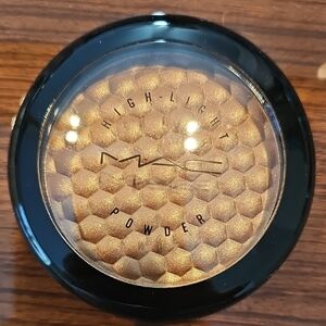 MAC Cosmetics High-Light Powder In "Golden Nectar"